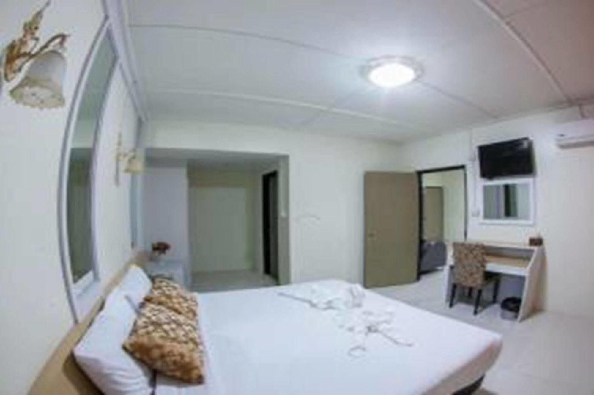 The Train Hotel Hatyai Хатъяй Экстерьер фото
