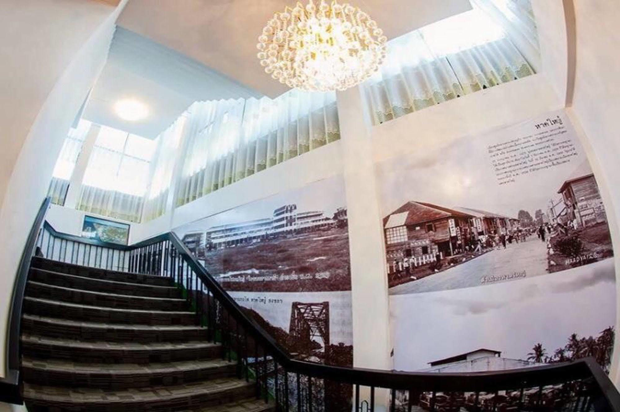 The Train Hotel Hatyai Хатъяй Экстерьер фото